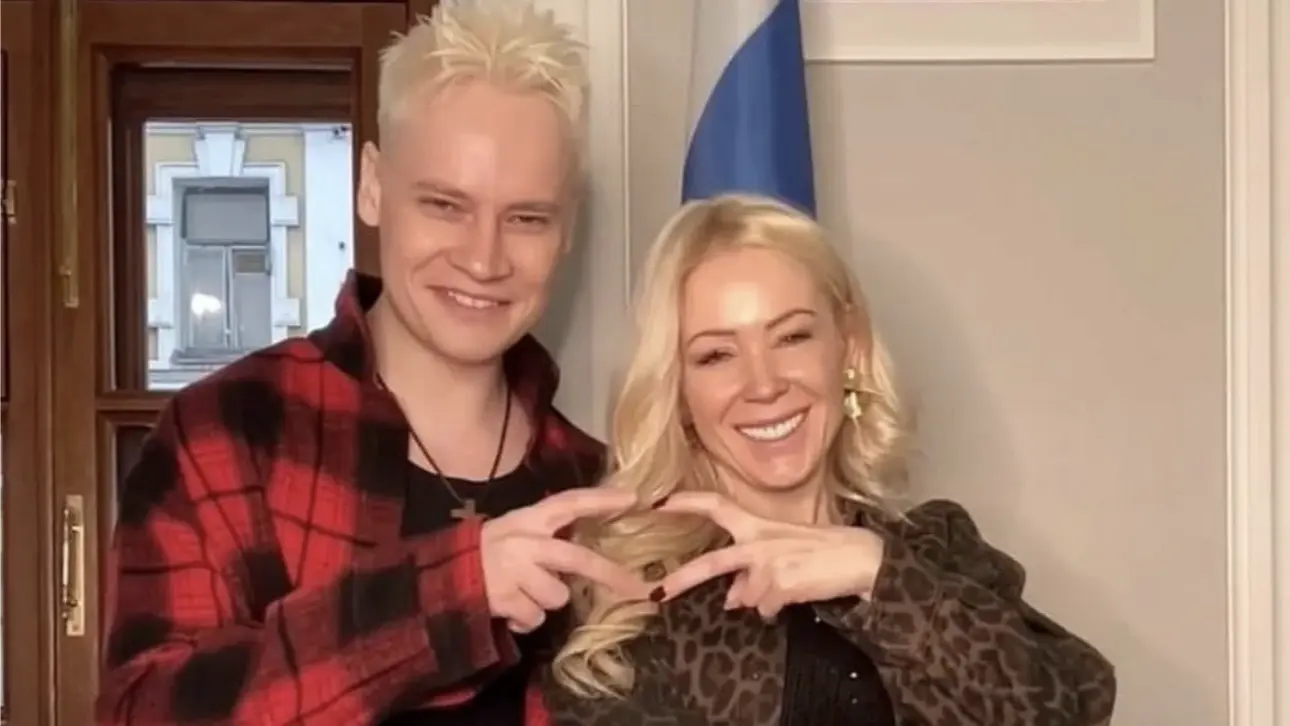 «Сейчас не до фаты»: дизайнер оценил милитари наряды Shaman и Мизулиной в ЗАГСе