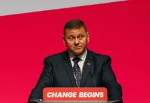 Ермак и Залужный оказались в центре политического противостояния ermak i zaluzhnyj okazalis v czentre politicheskogo protivostoyaniya-onlymainnews-ru-0