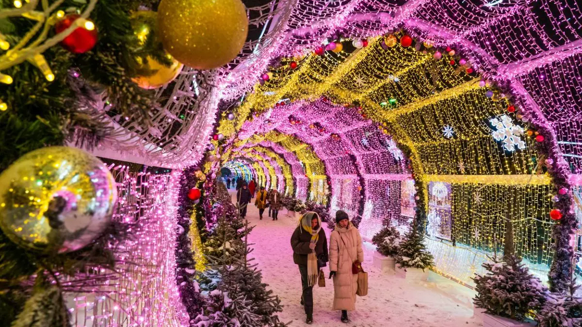 К зимним праздникам Москву украсят конструкциями, которые используют ежегодно