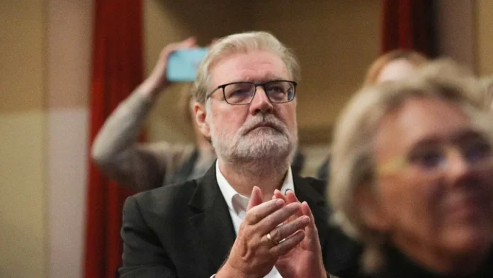 uhod vladimira simonova iz teatra imeni vahtangova obuslovlen prichinoj-onlymainnews-ru-0