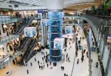 В Москве в ТЦ «Авиапарк» женщина с пакетами подверглась нападению v moskve v tcz aviapark zhenshhina s paketami podverglas napadeniyu-onlymainnews-ru-0