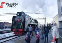 Во Владивостоке, Уссурийске и Хабаровске проходит поезд Деда Мороза vo vladivostoke ussurijske i habarovske prohodit poezd deda moroza-onlymainnews-ru-0