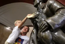 zagadyvaem zhelaniya na krasnoj ploshhadi v metro i u bulgakovskogo doma-onlymainnews-ru-0