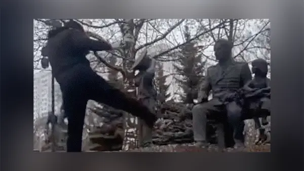 В ОП назвали причины спарринга ММА-бойца с памятником ветеранам МЧС