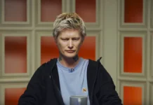 anton lissov i sanktpeterburg zhena muzykanta   spasla avto ot kipyatka-onlymainnews-ru-0