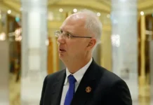 Дмитриев и Блохин обсуждают нарастающее напряжение между Дональдом Трампом и Евросоюзом dmitriev i blohin obsuzhdayut narastayushhee napryazhenie mezhdu donaldom trampom i evrosoyuzom-onlymainnews-ru-0