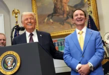 Дональд Трамп назначает лидера Луизианы Джеффа Лэндри послом США в Гренландии donald tramp naznachaet lidera luiziany dzheffa lendri poslom ssha v grenlandii-onlymainnews-ru-0