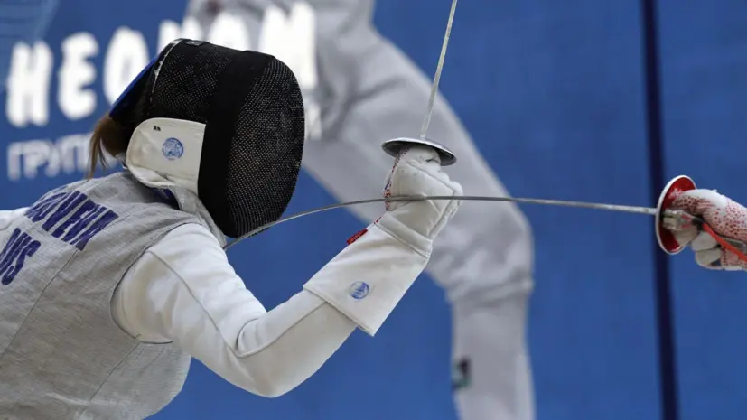 FIE объявила о допуске юных российских фехтовальщиков с флагом и гимном