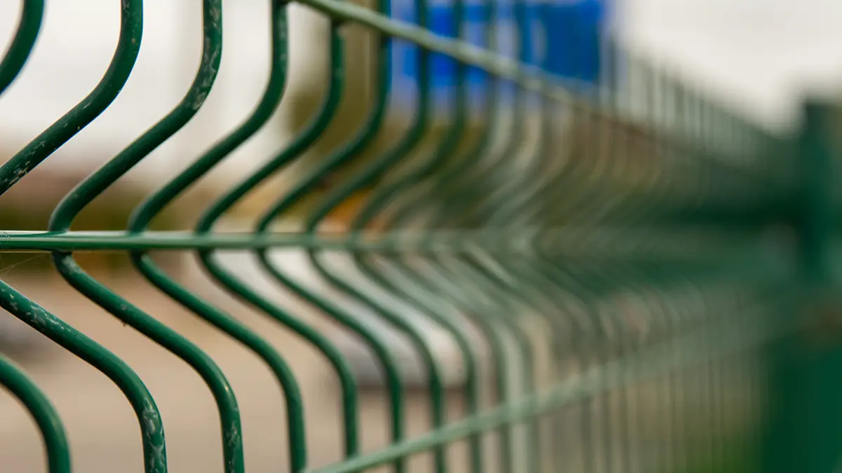 Daily Mail: Миллионер установил опасную электроизгородь возле дома в Лондоне