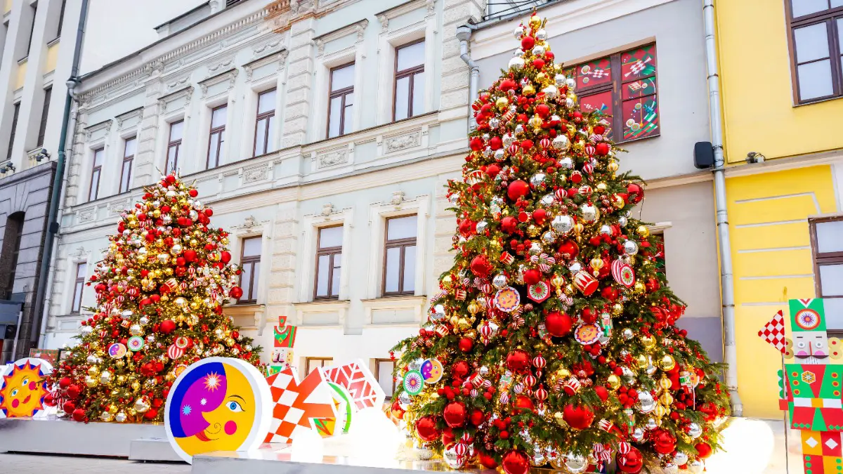 Уникальное новогоднее пространство открылось перед МГПУ на Садовой-Самотечной улице