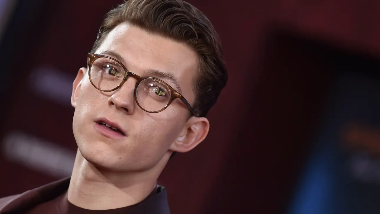 «Заскамил на 100 млн»: россияне заспамили Тома Холанда комментариями о Долиной