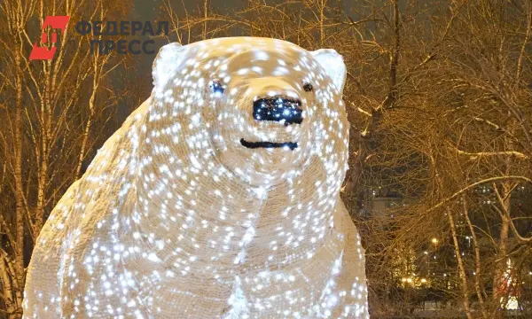 В Екатеринбурге начинается праздник с новой иллюминацией на Ленинском проспекте и Плотинке-0