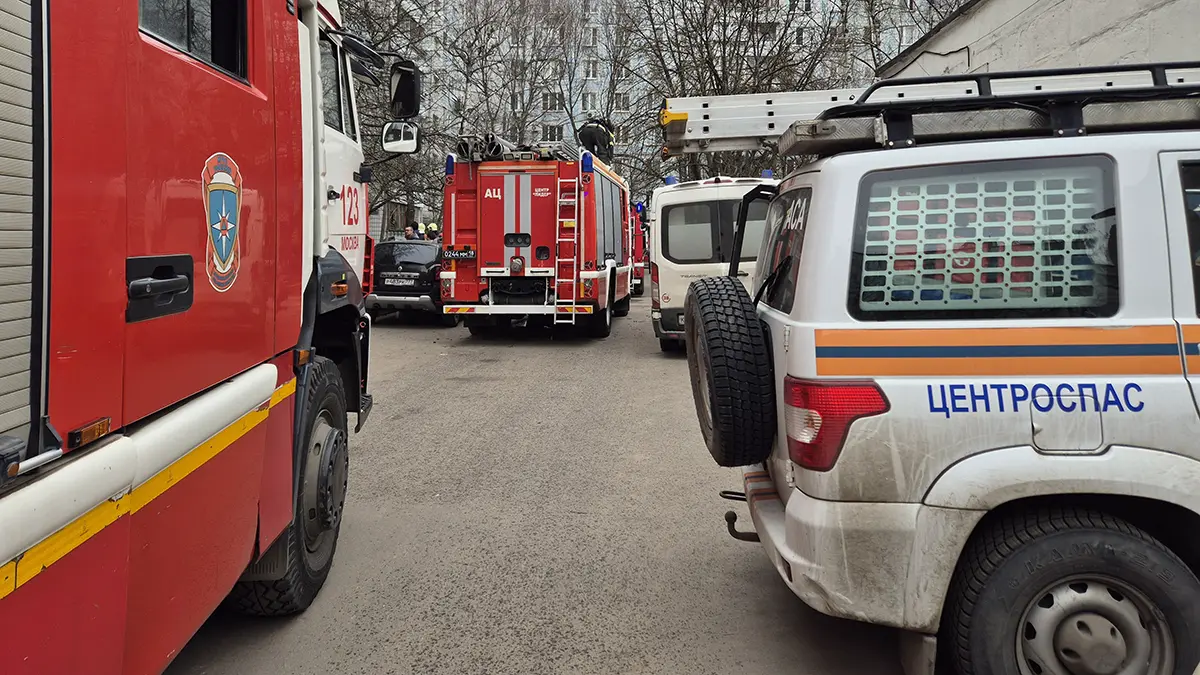 Shot: Автомобиль Kia взорвался на проспекте Вернадского в Москве