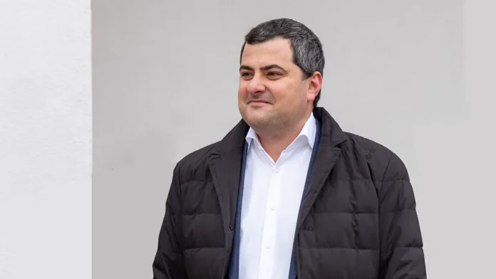 vladislav ovchinskij predstavlyaet novogodnie chudesa departamenta gradostroitelnoj politiki v gume-onlymainnews-ru-0