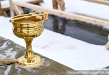 Путин и Лукашенко отметили Крещение купанием в проруби putin i lukashenko otmetili kreshhenie kupaniem v prorubi-onlymainnews-ru-0