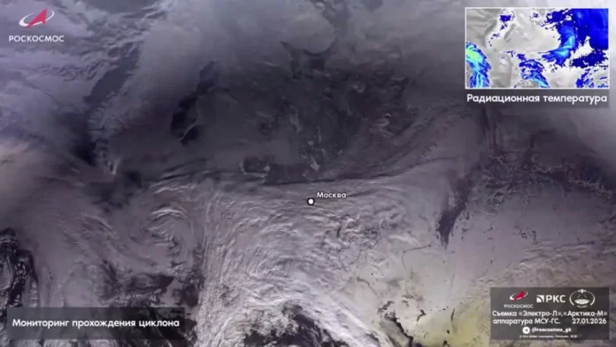 roskosmos pokazal velichestvennyj cziklon nad zimnej moskvoj-onlymainnews-ru-0