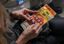 Три победителя «Русского лото» стали обладателями выигрыша в «Новогоднем миллиарде» tri pobeditelya russkogo loto stali obladatelyami vyigrysha v novogodnem milliarde-onlymainnews-ru-0