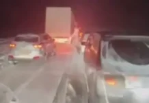 Взаимовыручка водителей помогает пережить пробку на M8 между Ярославлем и Москвой vzaimovyruchka voditelej pomogaet perezhit probku na 8 mezhdu yaroslavlem i moskvoj-onlymainnews-ru-0