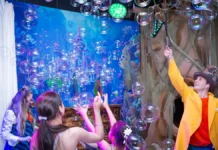 Филипп Кошарин приглашает детей в подводный мир Москвариума filipp kosharin priglashaet detej v podvodnyj mir moskvariuma-onlymainnews-ru-0