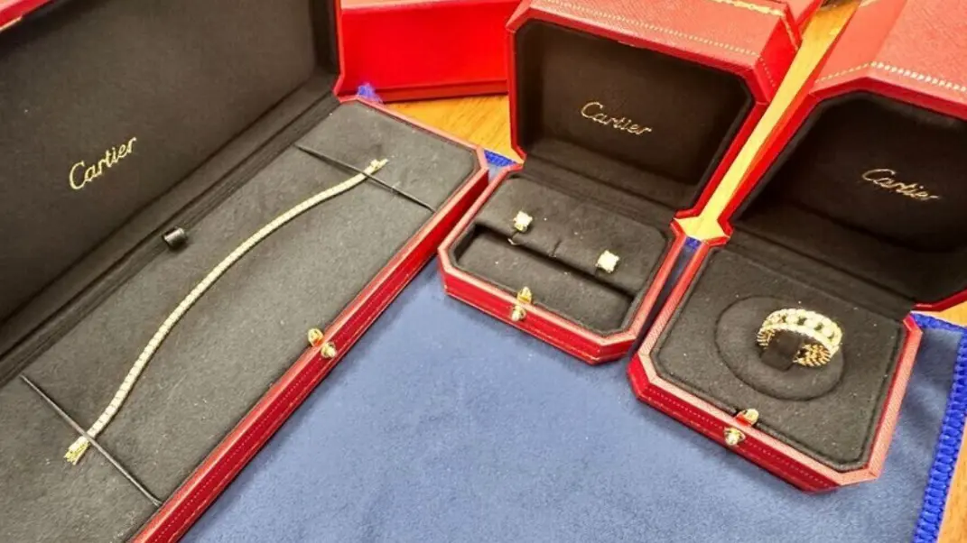 В аэропорту Шереметьево задержали женщину с Cartier за пять миллионов