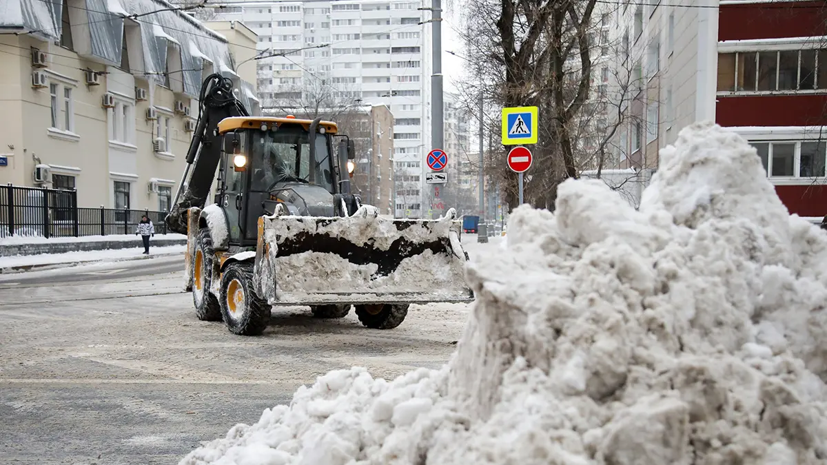 Москвичей предупредили о снегопаде и об усилении ветра 16 февраля