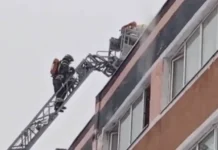 МЧС России спасает гостей хостела при пожаре на севере Москвы mchs rossii spasaet gostej hostela pri pozhare na severe moskvy-onlymainnews-ru-0