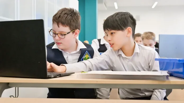 sergej sobyanin rasskazal ob iipomoshhi shkolnikam moskvy-onlymainnews-ru-0