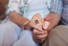 Забота о пожилых в пансионатах Москвы – сиделки и управляющие zabota o pozhilyh v pansionatah moskvy sidelki i upravlyayushhie-onlymainnews-ru-0