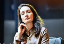 Лагно и Чжу Цзиньэр сыграли вничью на турнире претенденток lagno i chzhu czziner sygrali vnichyu na turnire pretendentok-onlymainnews-ru-0