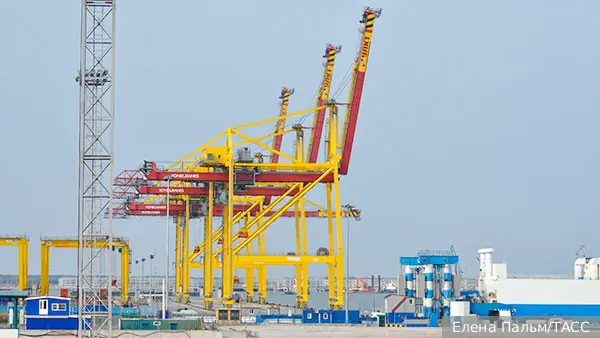 Порт Усть-Луга в Ленобласти поврежден после атаки беспилотников