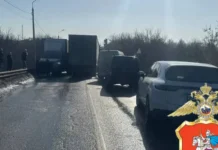 Scania столкнулся с семью машинами на Каширском шоссе в Подольске stolknulsya s semyu mashinami na kashirskom shosse v podolske-onlymainnews-ru-0