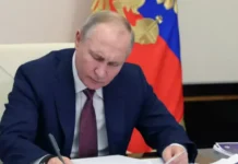 Владимир Путин наградил Сергея Целуйко за вклад в верфь Звезда vladimir putin nagradil sergeya czelujko za vklad v verf zvezda-onlymainnews-ru-0