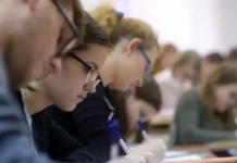 minprosveshheniya vvodit 16 obyazatelnyh predmetov v starshej shkole-onlymainnews-ru-0