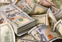 moshenniki obmanuli podrostka v moskve i on vybrosil 40 tysyach dollarov-onlymainnews-ru-0