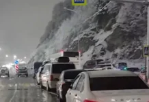 rossijskie turisty zhdut otkrytiya graniczy gruzii cherez kpp verhnij lars-onlymainnews-ru-0