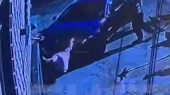 Shot: Пьяный водитель насмерть задавил девушку у ночного клуба в Чите