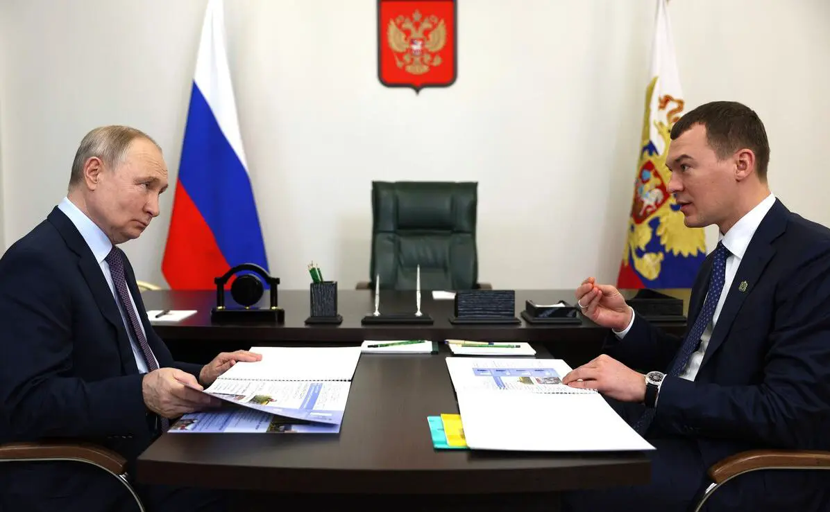 Владимир Путин и Михаил Дегтярев (Kremlin Pool / via Global Look Press)