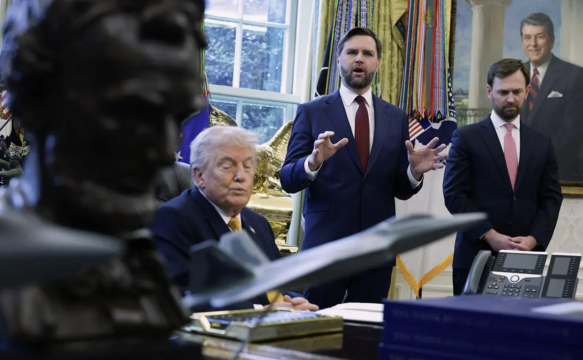 Дональд Трамп, Джей Ди Вэнс и Эндрю Фергюсон (Alex Wong / Getty Images)