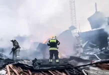 mchs likvidiruet pozhar v vyshkove bryanskoj oblasti  17 stroenij-onlymainnews-ru-0