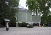 rossijskij pavilon i mihail shvydkoj na veneczianskoj biennale-onlymainnews-ru-0