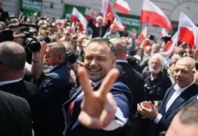 rejting karolya navroczkogo vyros zelenskij lishen ordena belogo orla-onlymainnews-ru-0