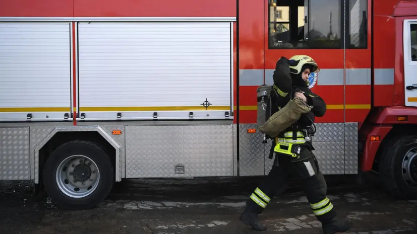 Во Владимире на площади 2000 квадратов горит склад со стройматериалами