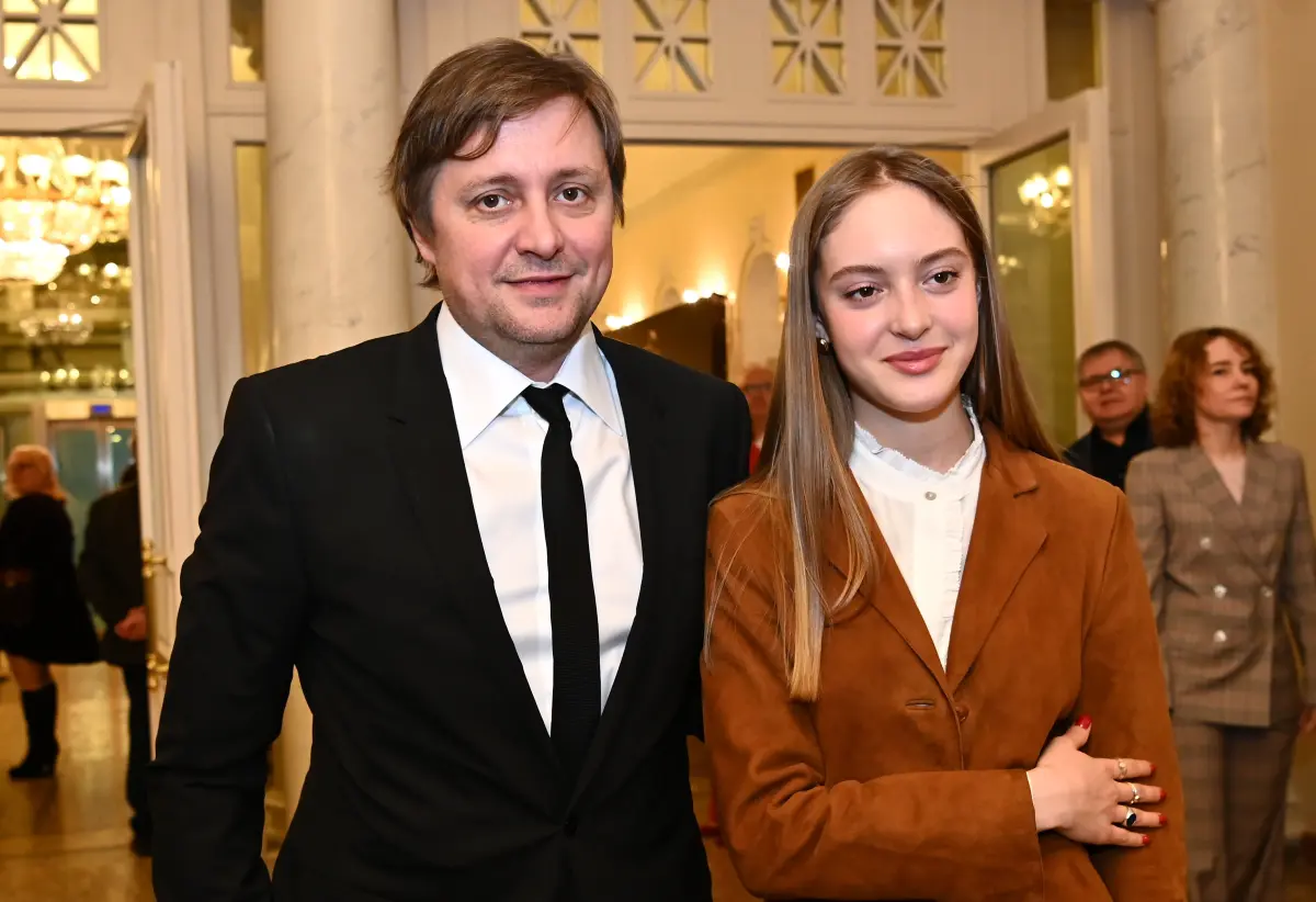Внучка Никиты Михалкова Наталья показала фото с мужем и маленьким сыном