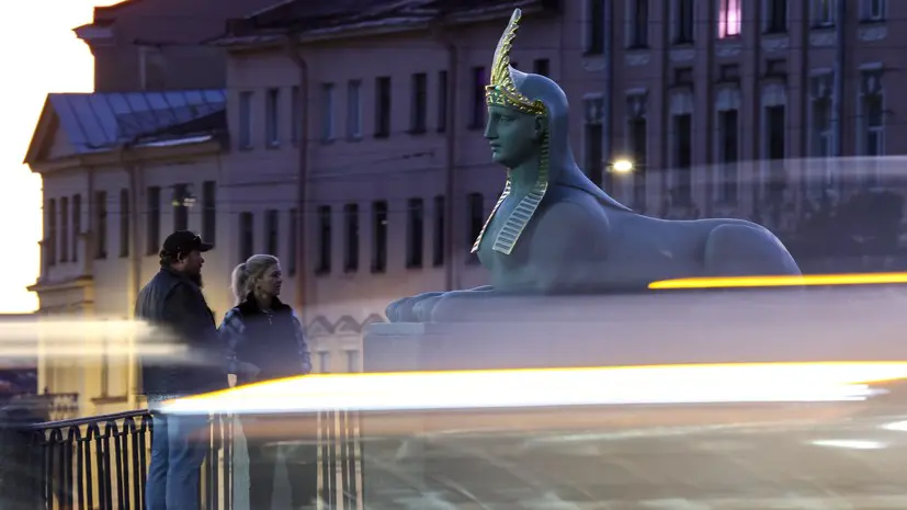 В Петербурге четыре чугунных сфинкса вернулись на Египетский мост