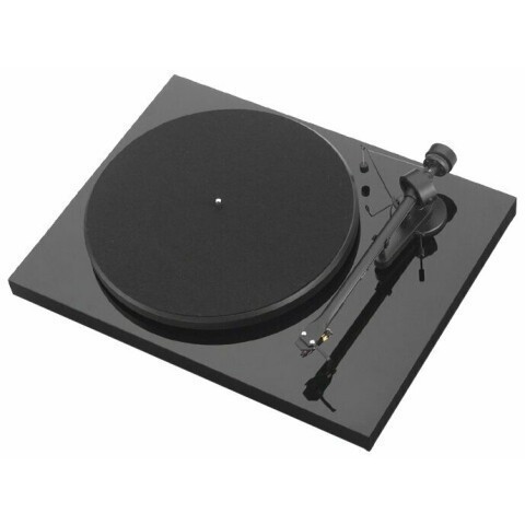 Виниловый проигрыватель Pro-Ject Debut III DC Black OM5e