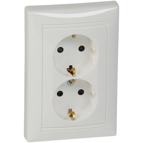 Электрическая розетка Legrand Valena 774427