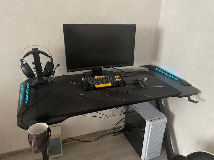 Defender Игровой стол Spirit RGB,подвес круж+гарн.,черн,120