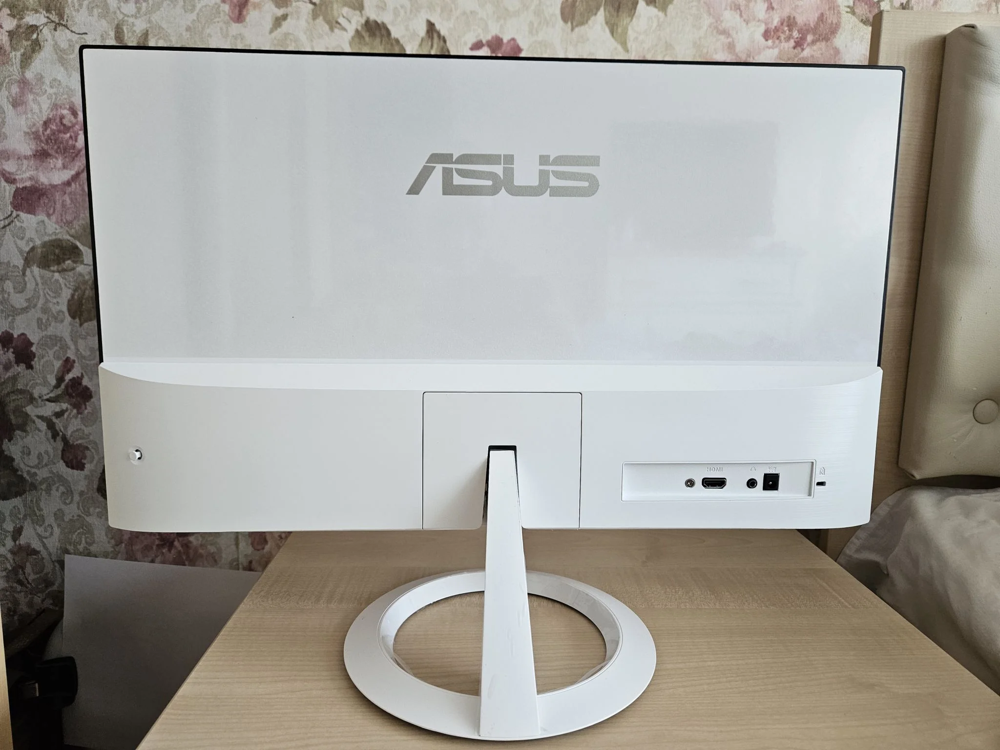 МОНИТОР 23.8" ASUS VZ24EHF-W White (IPS, 1920x1080, 100Hz, 1 ms, 178°/178°, 250 cd/m, 1300:1, +НDMI 1.4)