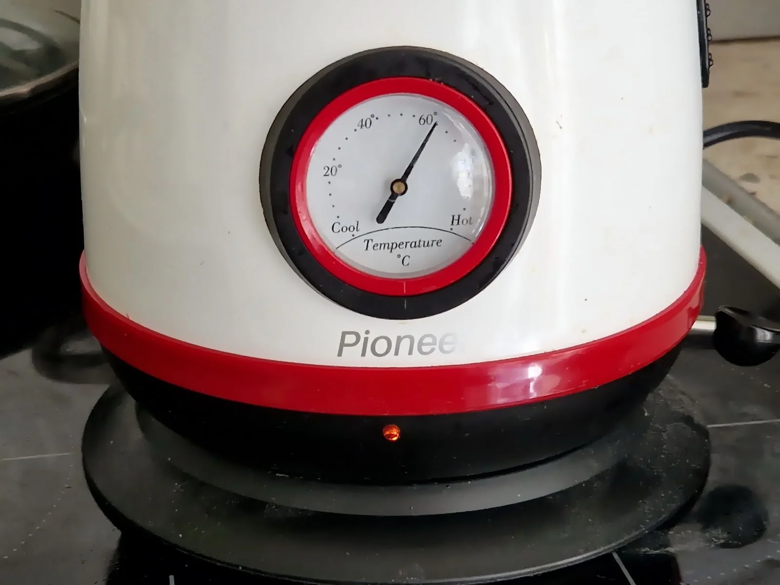 Эл,чайник Pioneer KE570M 2200 Вт, 1,7 л, сталь