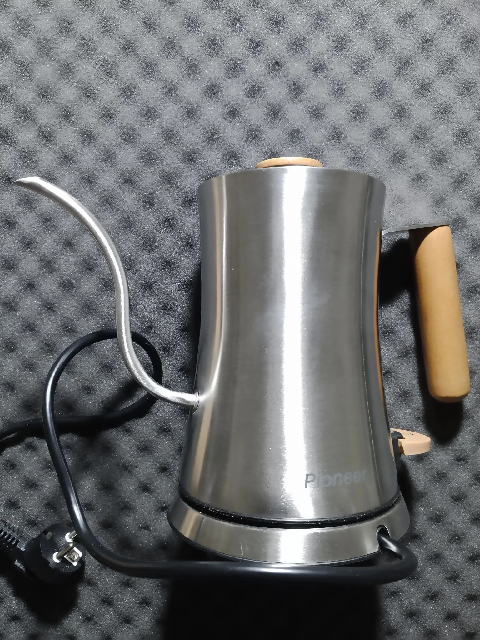 Эл,чайник Pioneer KE572M 1800Вт, 0,6л, металл